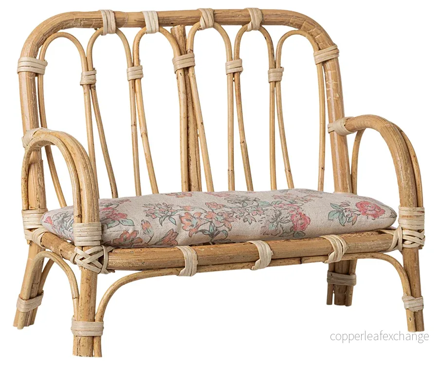 Maileg – Rottingsoffa för kaniner och teddy, vintage soffa natur med kudde