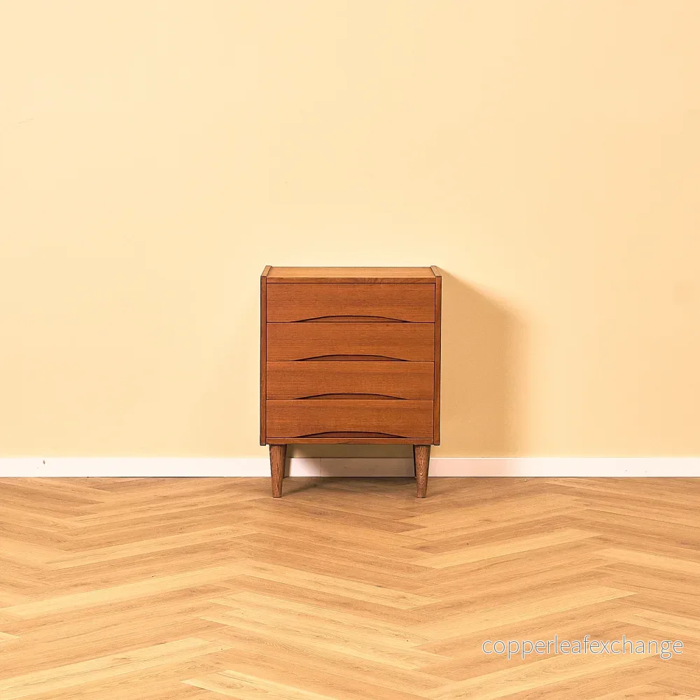 Danish chest of drawers in teak