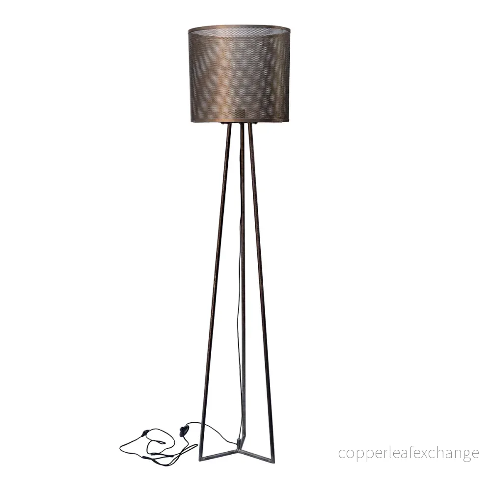 Golvlampa i industriell stil Golvlampa i industriell stil