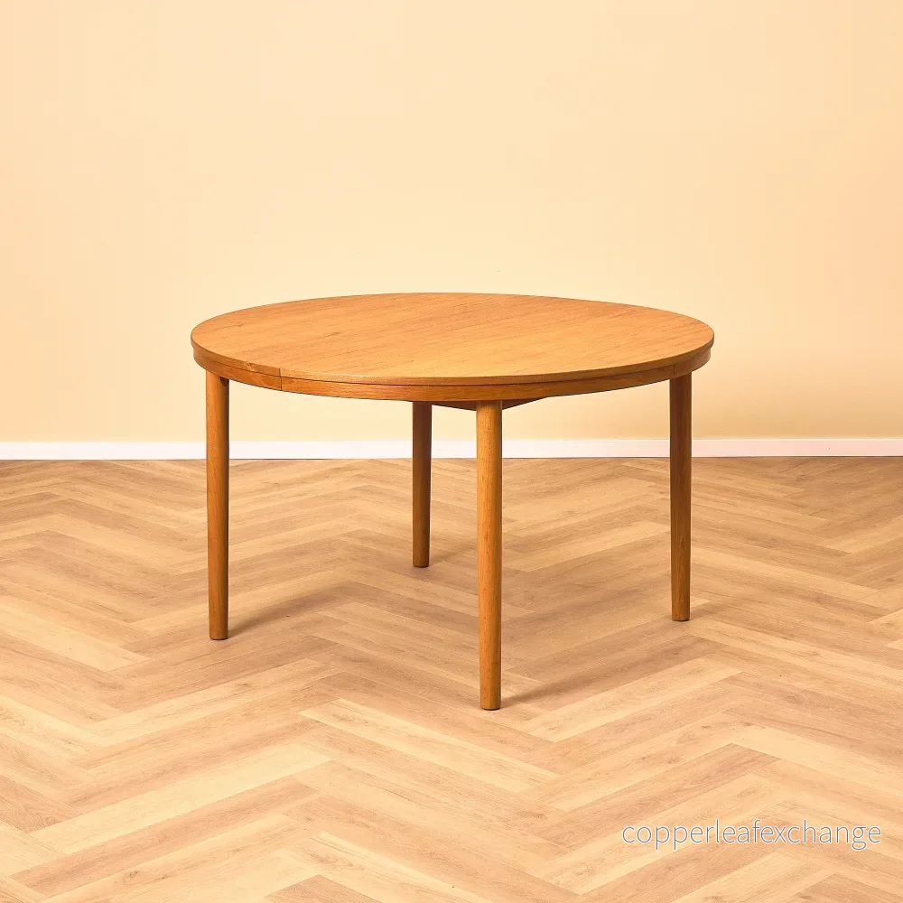 Svenskt runt matbord i teak Svenskt runt matbord i teak