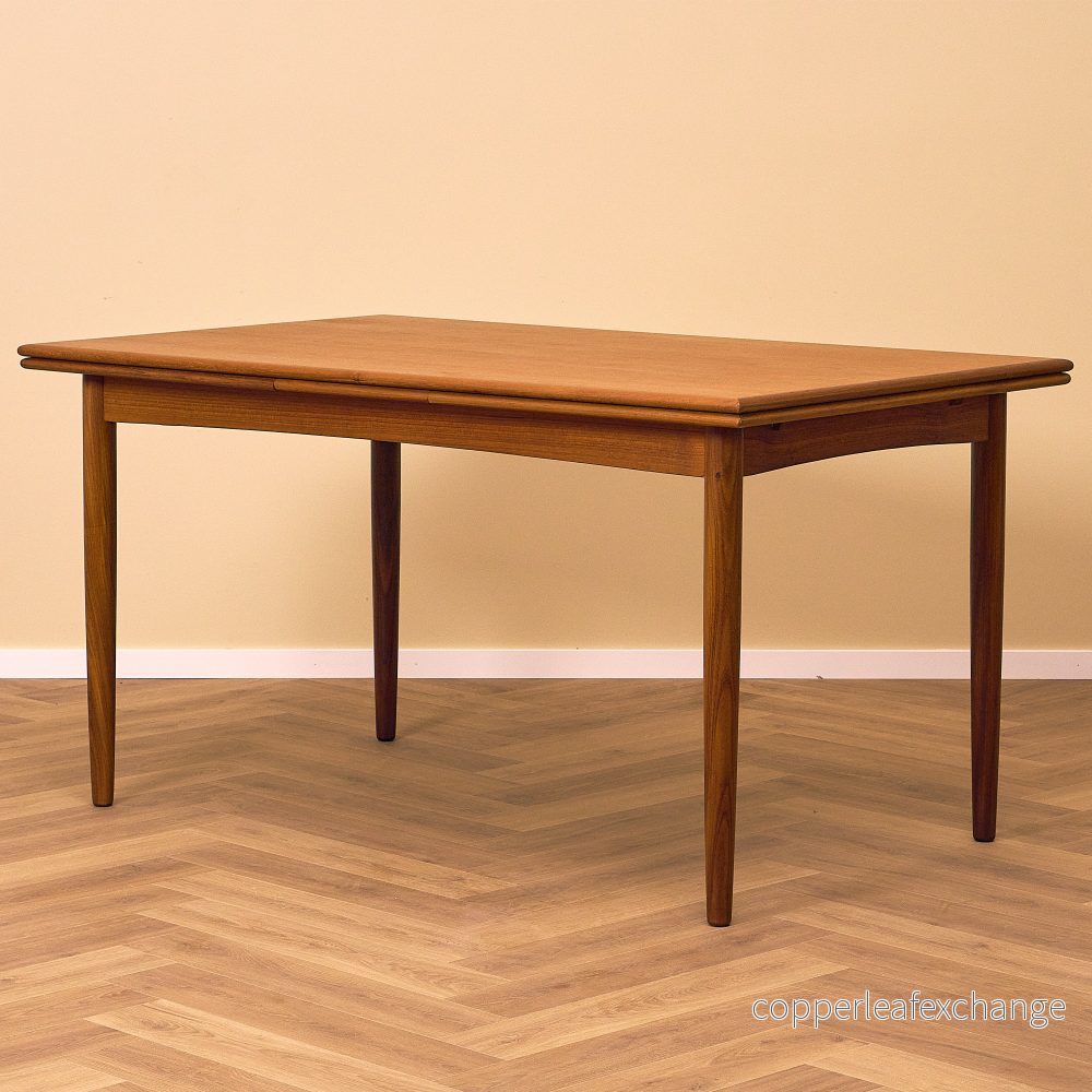 Dansk rektangulärt matbord i teak Dansk rektangulärt matbord i teak