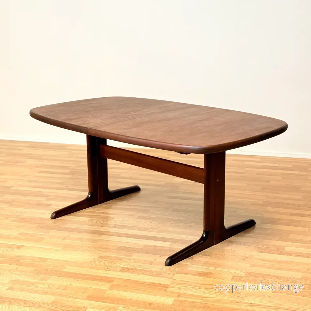 Dansk oval matbord i mahogny från Skovby Møbelfabrik Dansk oval matbord i mahogny från Skovby Møbelfabrik