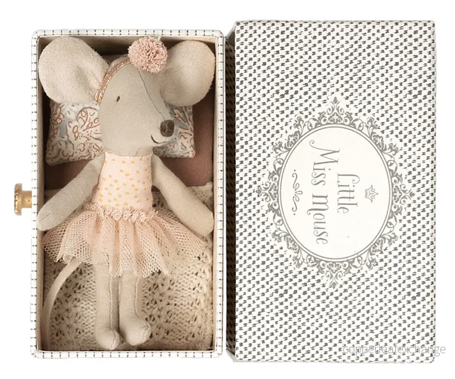 Maileg – Lillasyster ballerina, syster dansmus i ask (slutsåld kollektion)