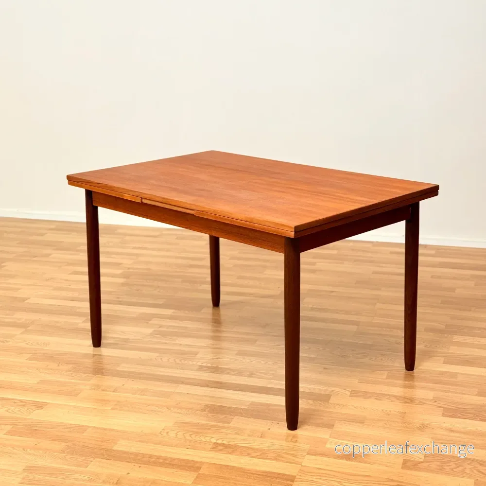 Danskt rektangulärt matbord i teak Danskt rektangulärt matbord i teak