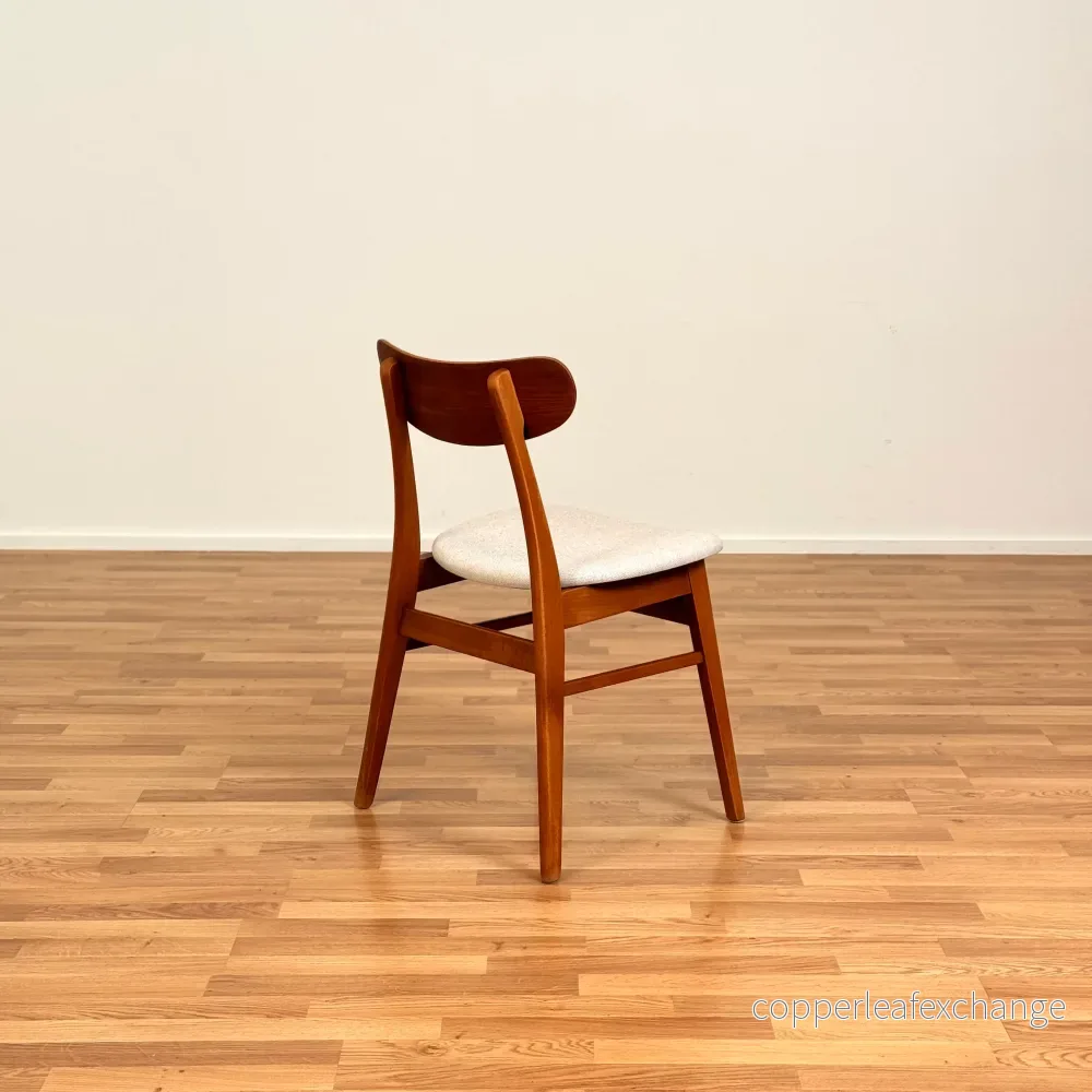 Danskt set med 4 matstolar i teak och bok - Bild 2