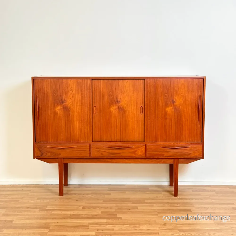 Dansk högskåp i teak Dansk högskåp i teak