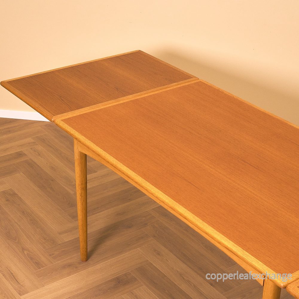 Svenskt rektangulärt matbord i teak och ek från NK Verkstäder - Bild 3