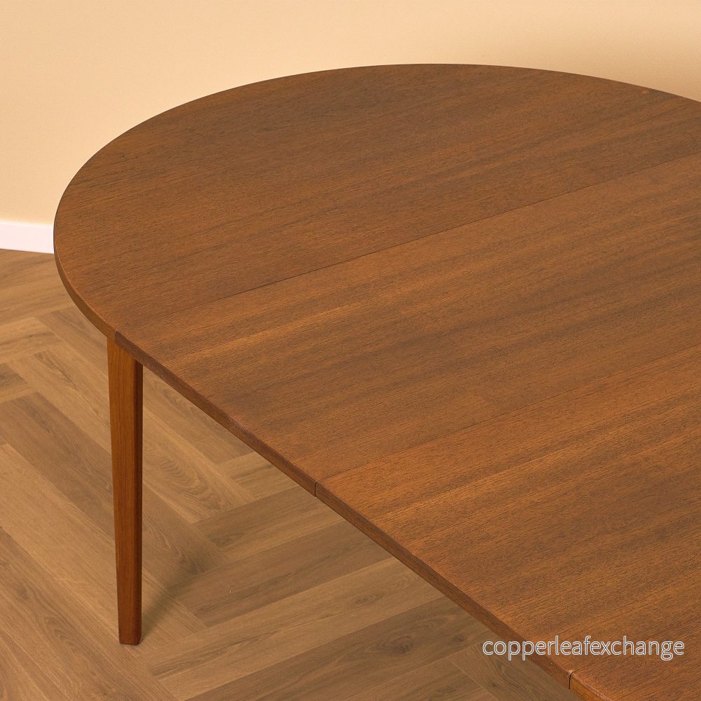 Svenskt runt matbord i betsad teak - Bild 3