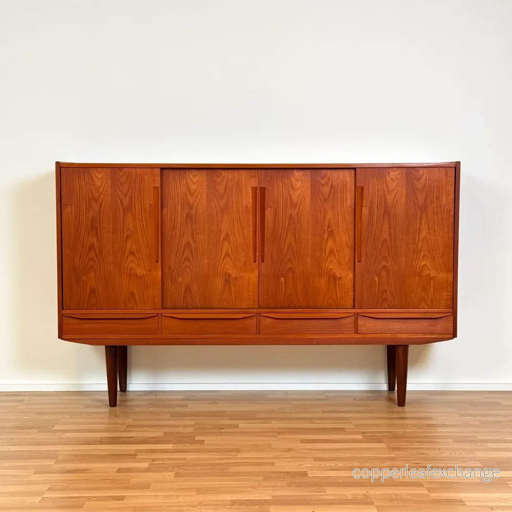 Dansk högskåp i teak Dansk högskåp i teak