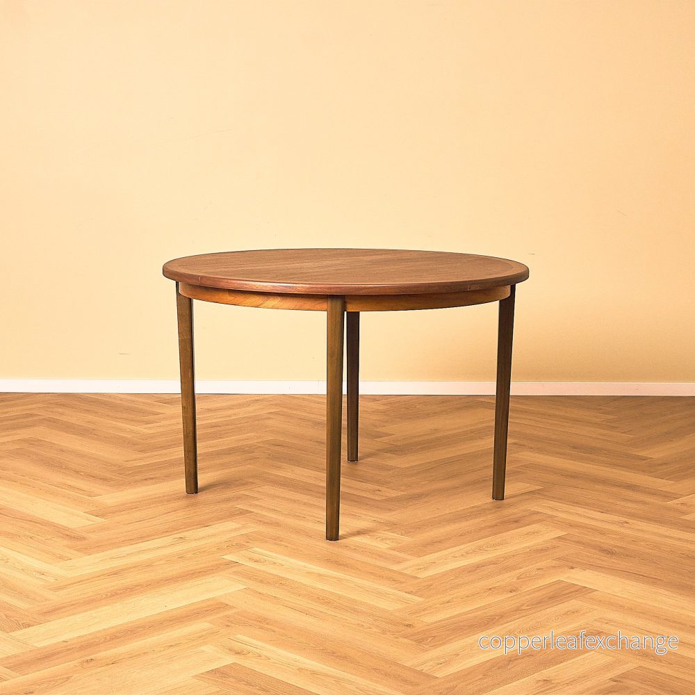 Svenskt runt matbord i teak av Ulferts Svenskt runt matbord i teak av Ulferts