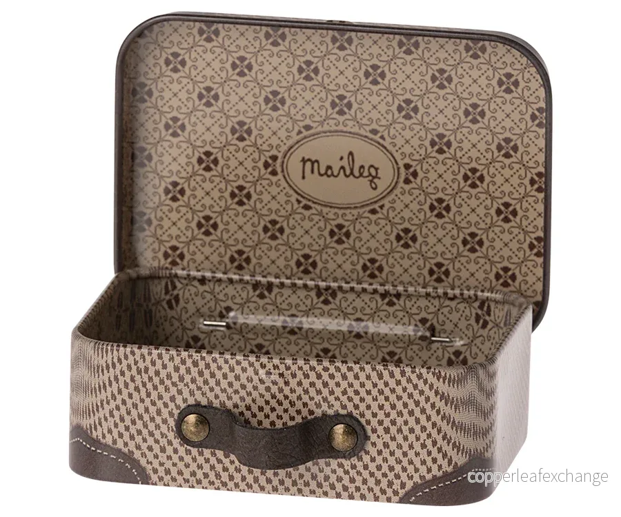 Maileg – Rutig brun resväska i metall med klistermärken, väska Off white - Bild 2