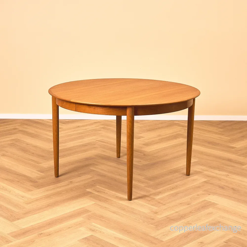 Danskt runt matbord i teak Danskt runt matbord i teak