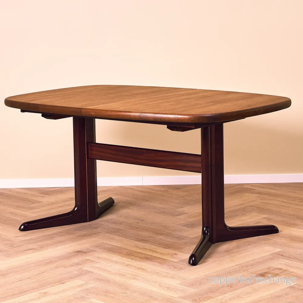 Dansk oval matbord i mahogny från Skovby Møbelfabrik