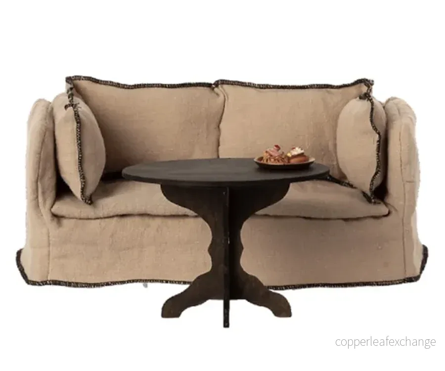 Maileg – Soffa miniatyr, creamfärgad med kuddar för kaniner och möss - Bild 2