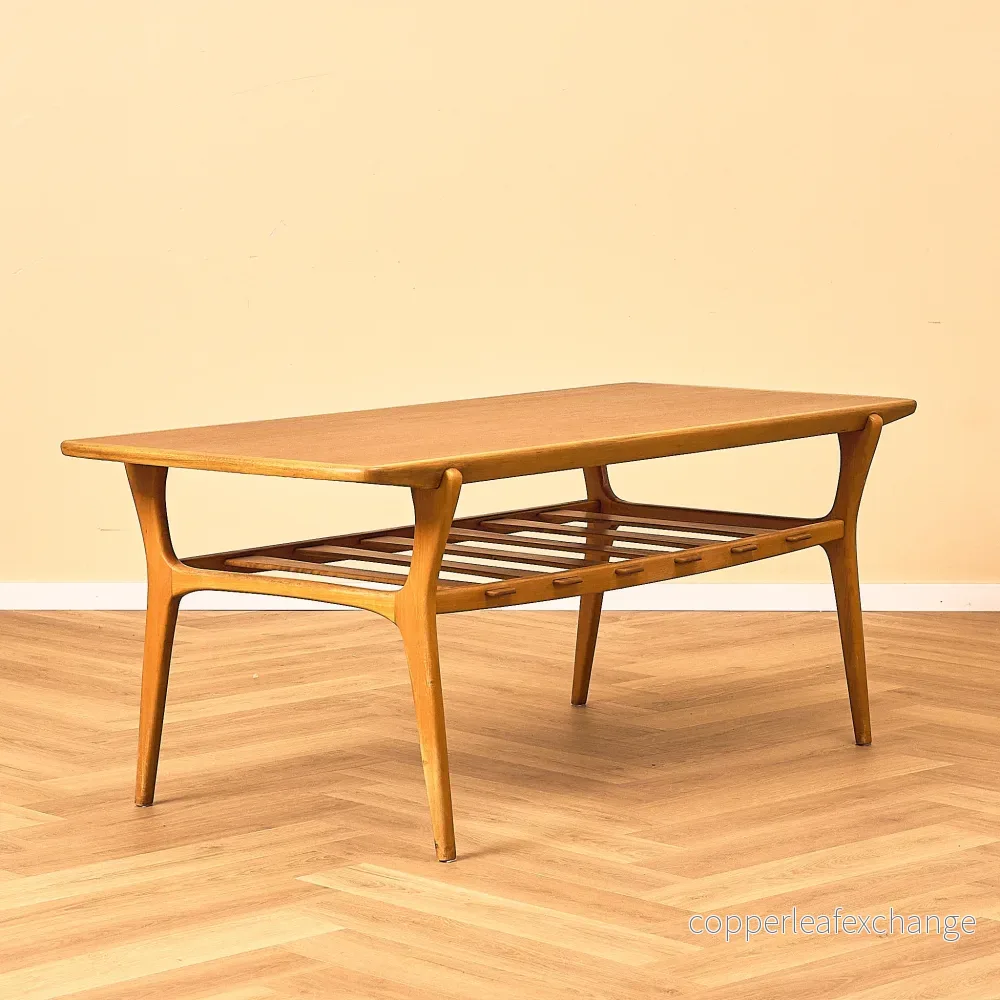 Svenskt soffbord i teak och bok Svenskt soffbord i teak och bok