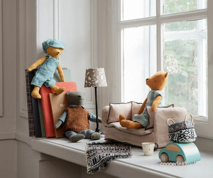 Maileg – Soffa miniatyr, creamfärgad med kuddar för kaniner och möss - Bild 3