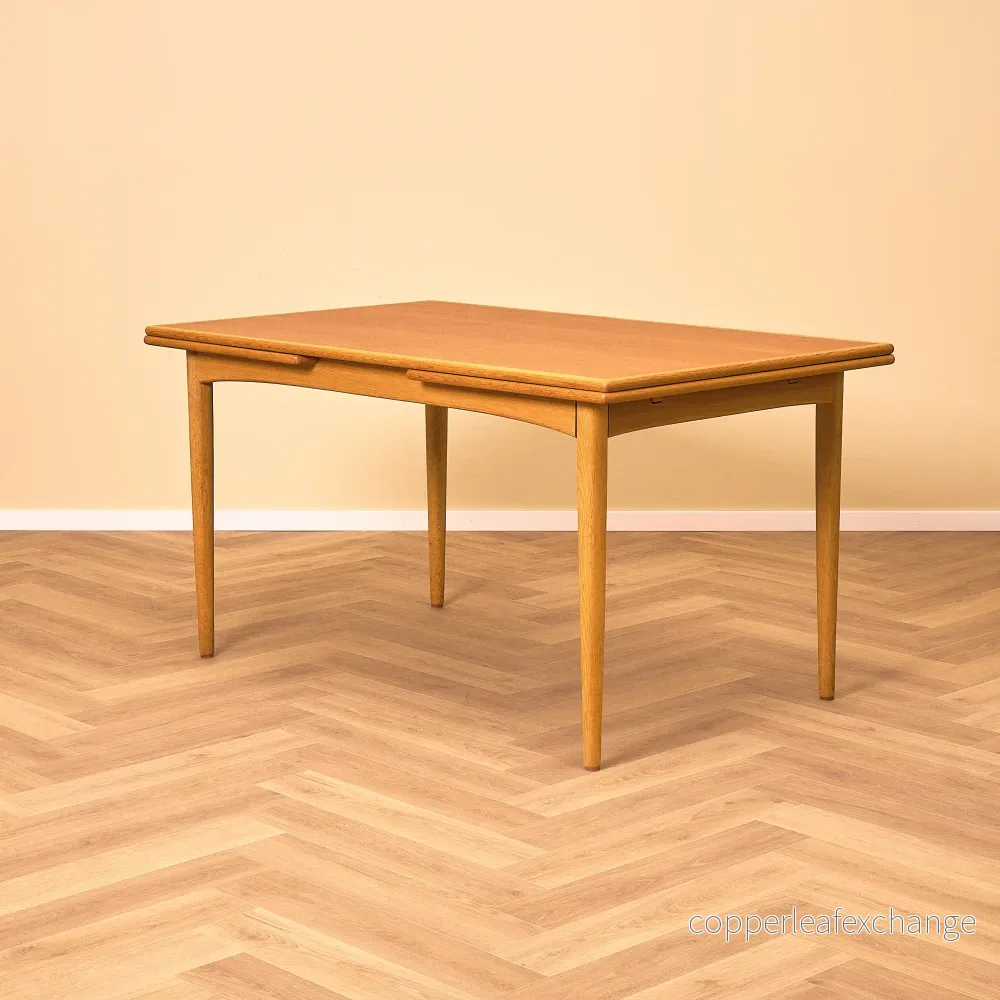 Svenskt rektangulärt matbord i teak och ek från NK Verkstäder