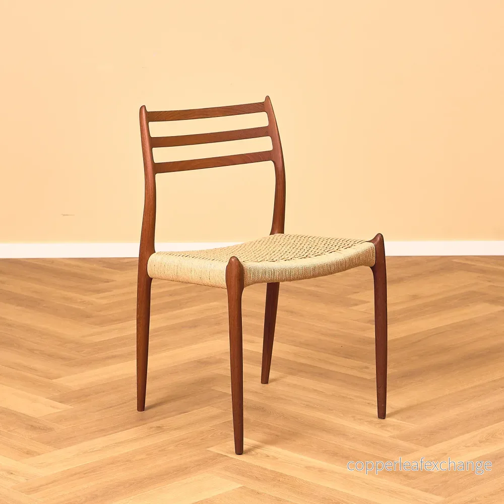 Danskt set med 4 matstolar i teak, Niels O. Møller, modell 78 - Bild 2