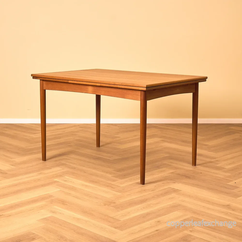 Danskt rektangulärt matbord i teak Danskt rektangulärt matbord i teak