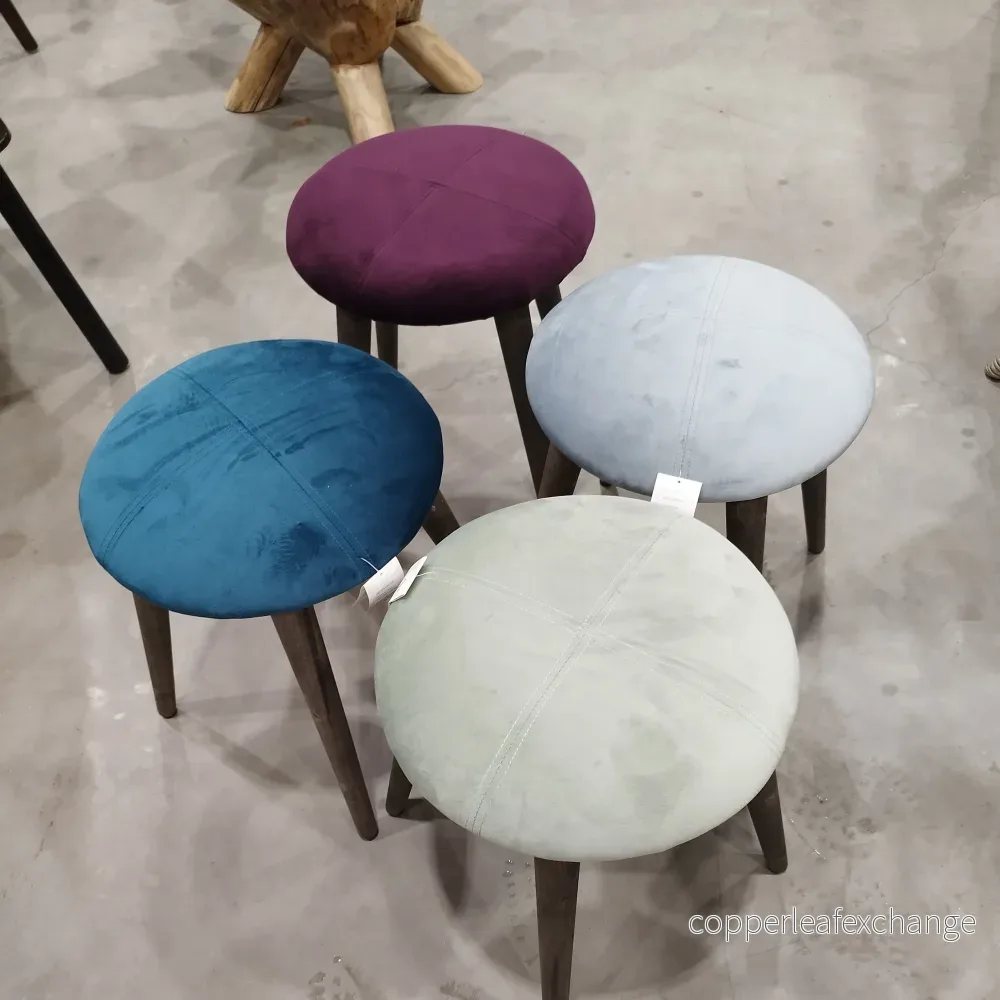 NEW YORK Fotpall i Sammet – Elegant Pall & Extra Sittplats 45cm