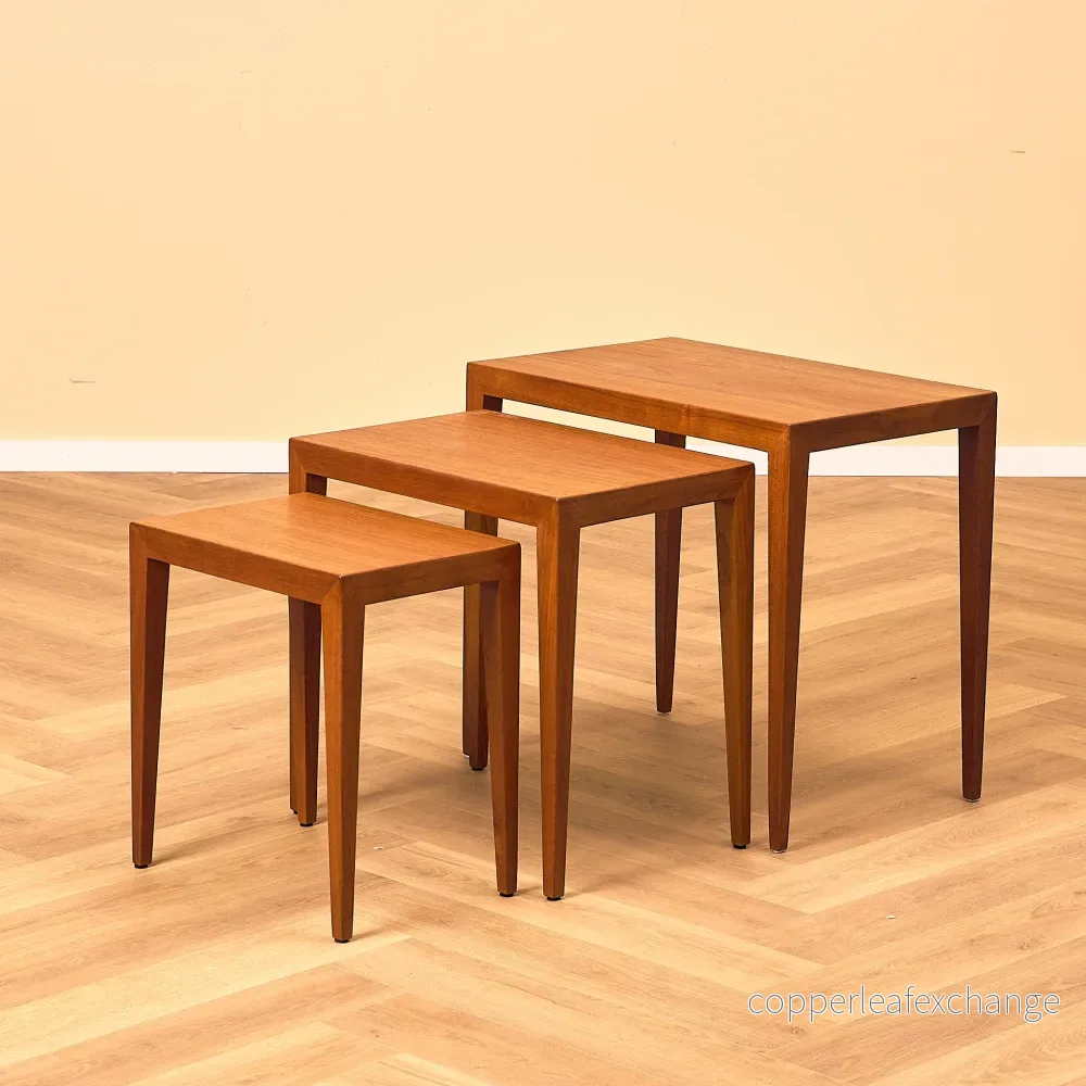 Danskt set med nästlade bord i teak av Severin Hansen för Haslev Møbelfabrik - Bild 3