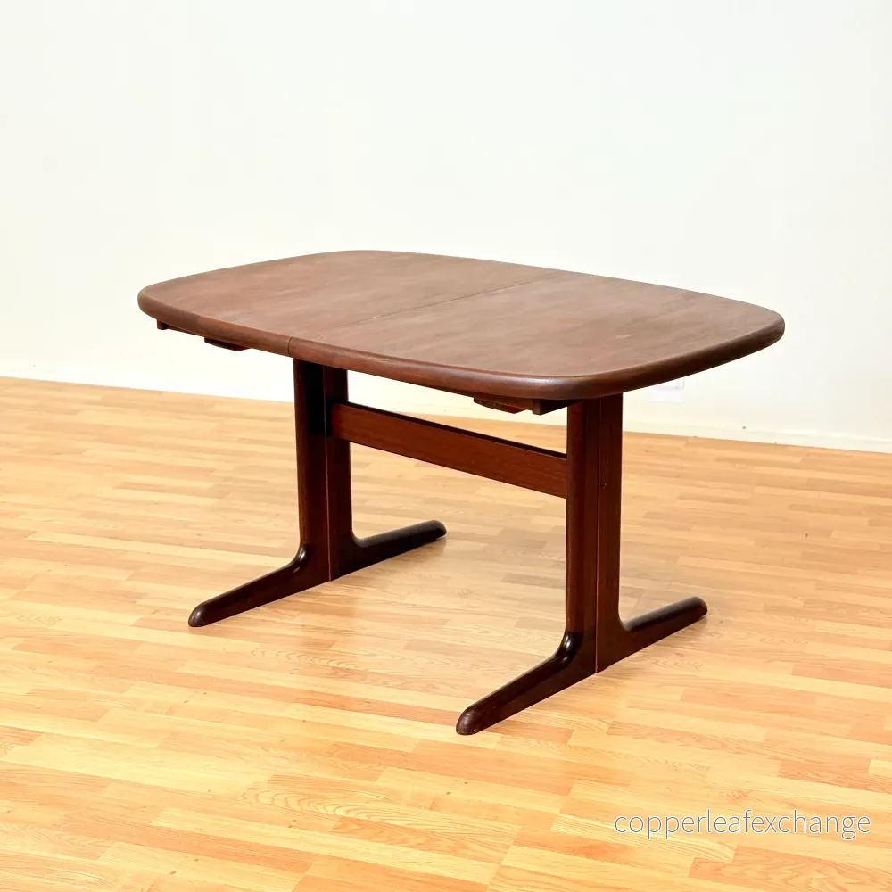 Dansk oval matbord i mahogny från Skovby Møbelfabrik