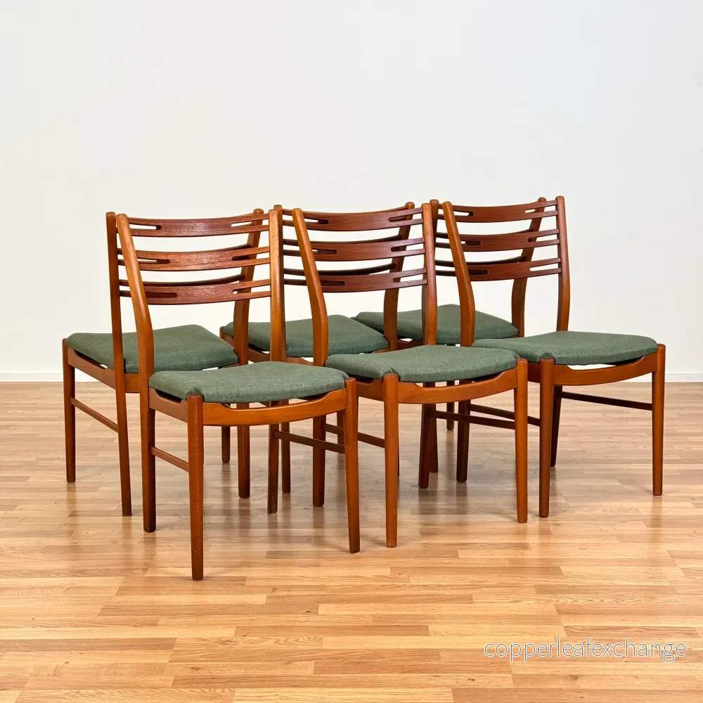 Set om 6 matstolar i teak, 'modell 219', av Farstrup, 1960-talet, Danmark