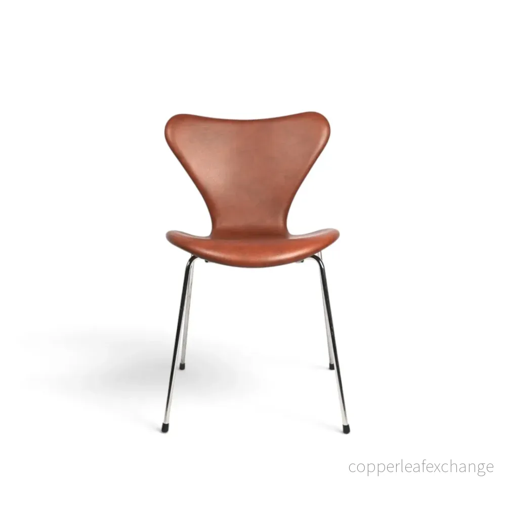 Arne Jacobsen, 7'er stol / Classic Soft Brandy