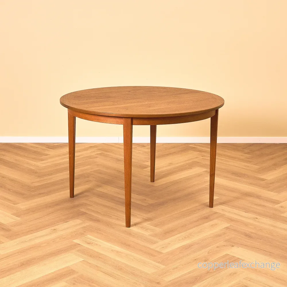 Svenskt runt matbord i teak Svenskt runt matbord i teak