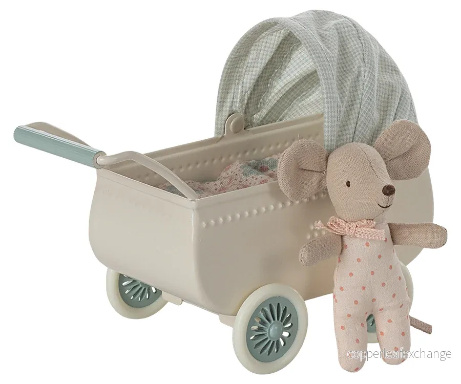 Maileg – Vagn i miniatyr med babymus, retrovagn för möss, vintage i blått, barnvagn blå med tillhörande bebismus - Bild 2