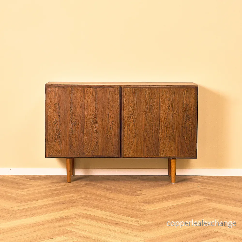 Danskt sideboard i Santos-rosenträ av Omann Jun A/S Danskt sideboard i Santos-rosenträ av Omann Jun A/S
