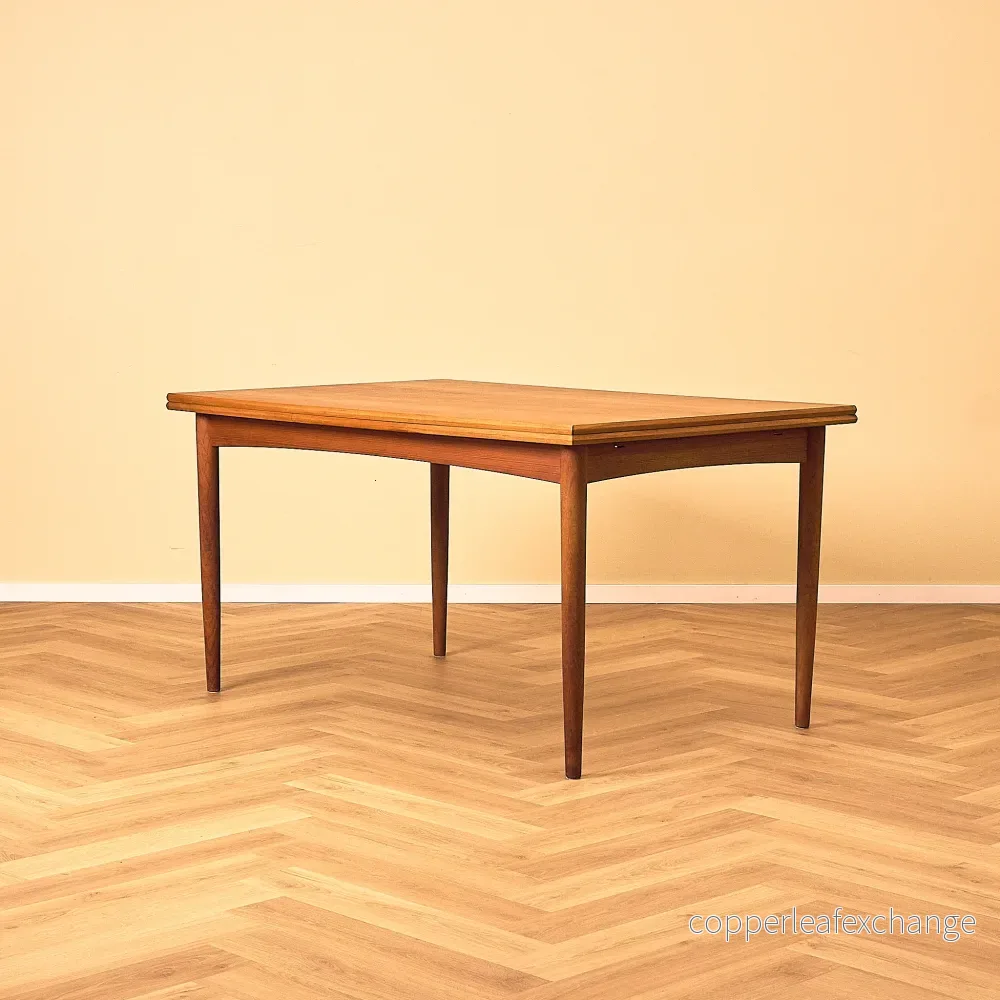 Danskt matbord i teak