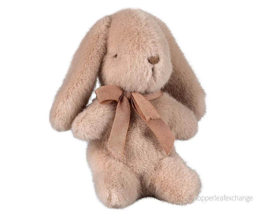 Maileg – Liten kanin ljusrosa i plysch, bunny light powder mini med rosa rosett Maileg – Liten kanin ljusrosa i plysch, bunny light powder mini med rosa rosett