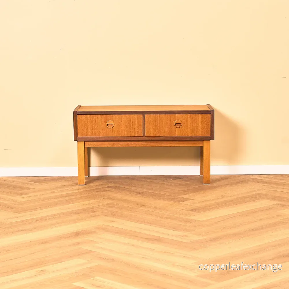 Svensk skänk / TV-bänk i teak och bok