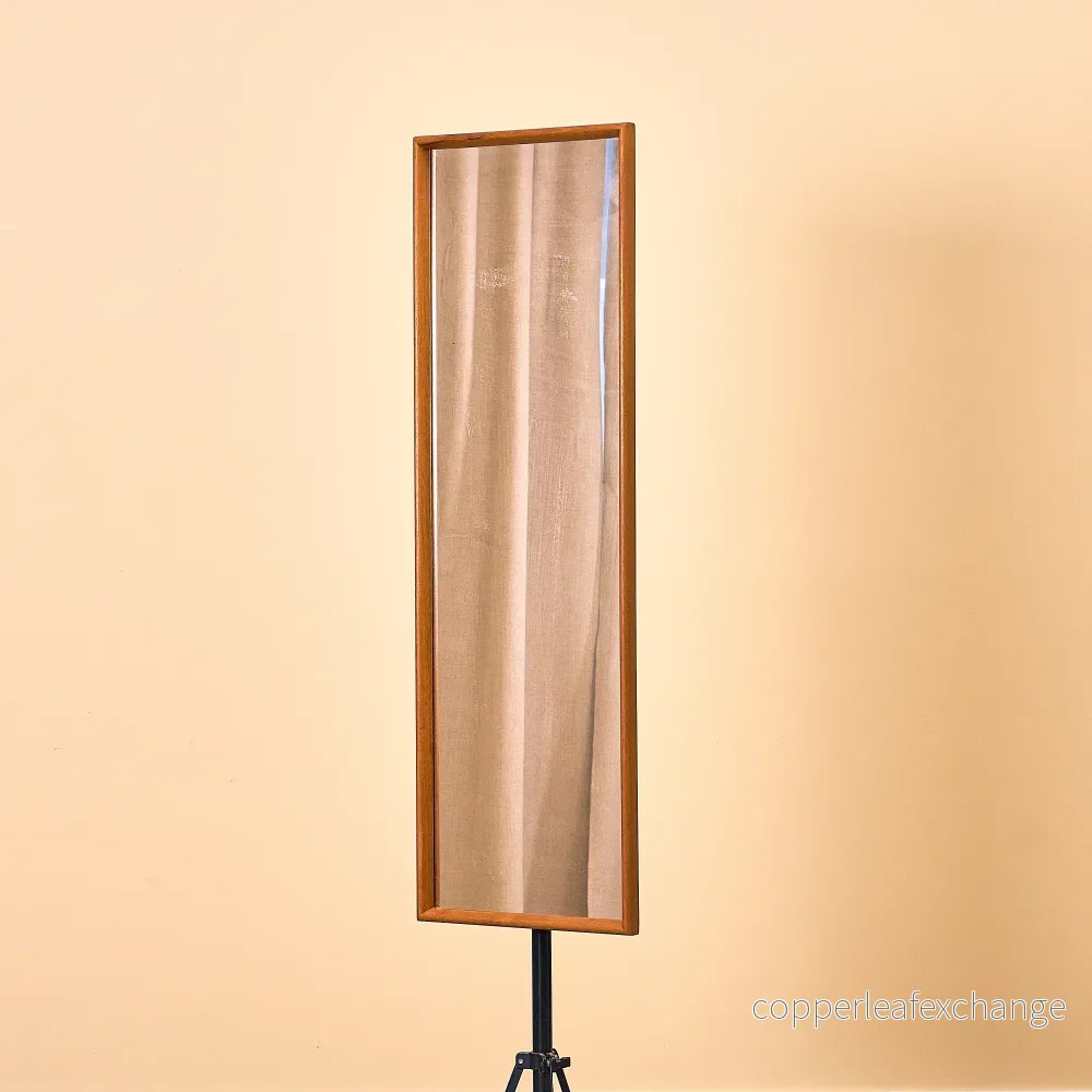 Svensk spegel i teak av Eriksmålaglas Svensk spegel i teak av Eriksmålaglas