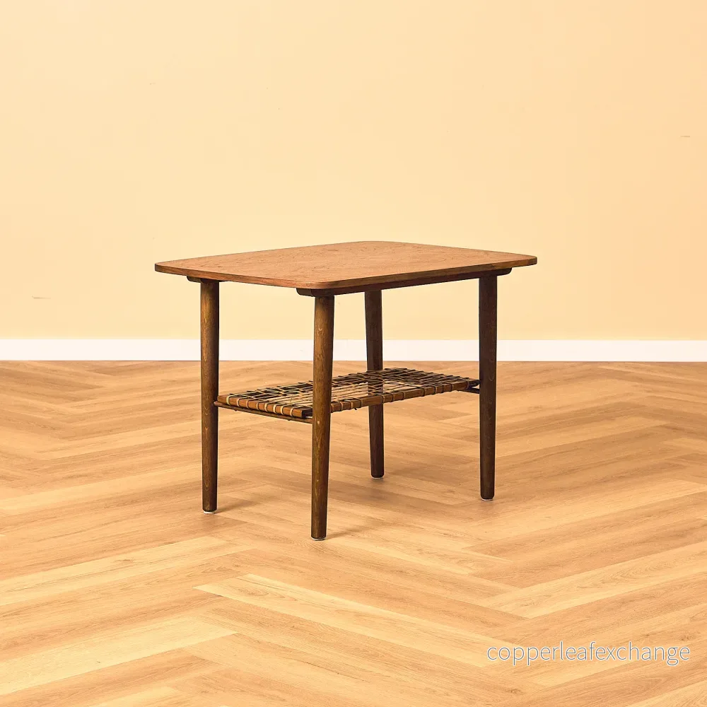 Svenskt sidobord i teak och ek