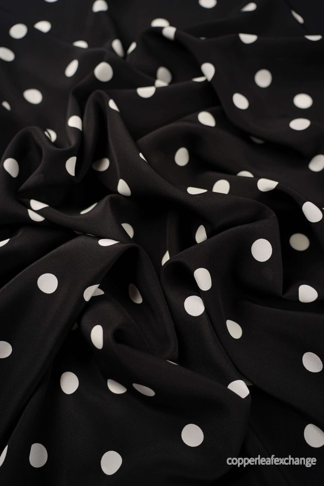 Made by Gårda Textil – Silk – Crêpe de Chine – Light – Dotted Black Made by Gårda Textil – Silk – Crêpe de Chine – Light – Dotted Black