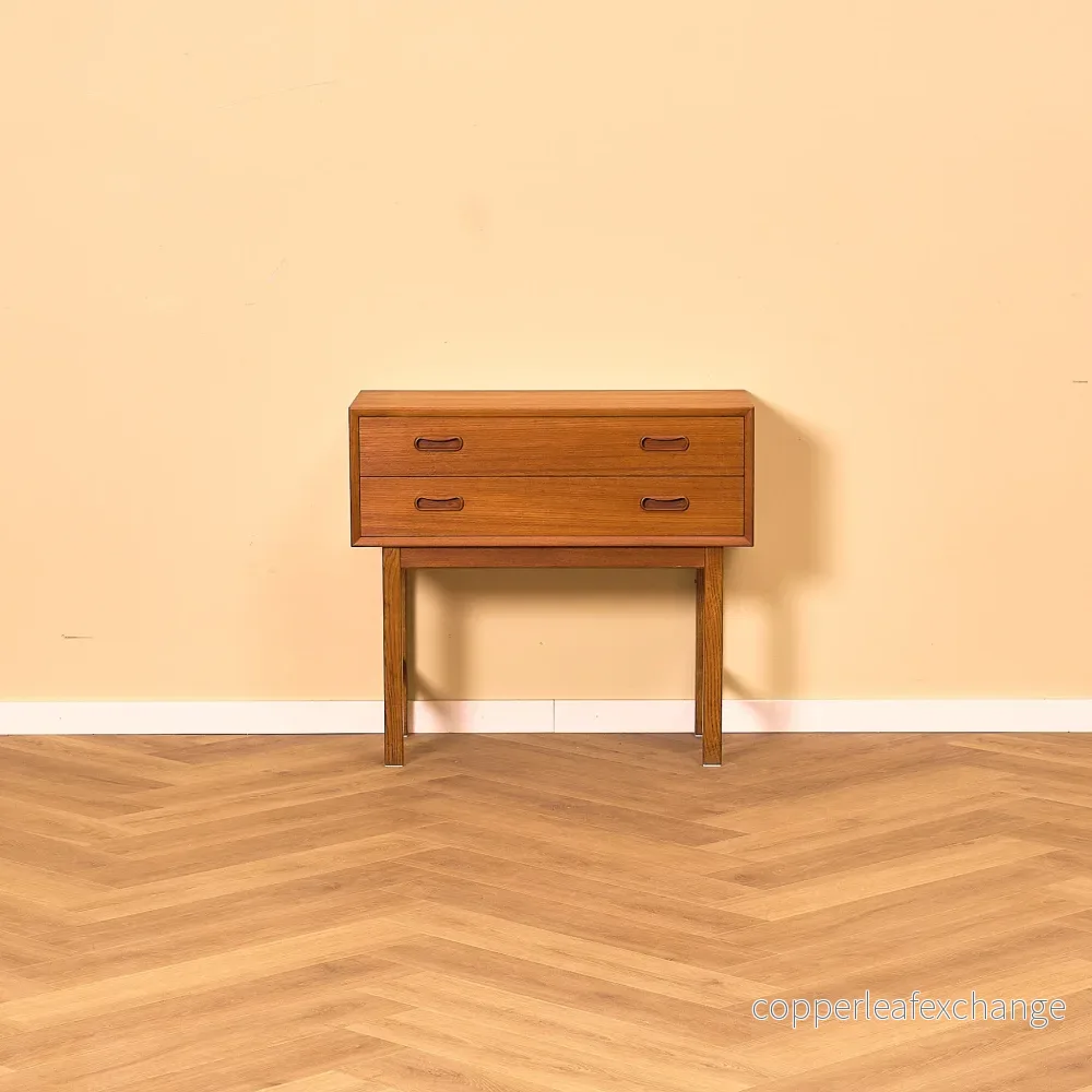 Svenskt sidobord/bokhylla i teak