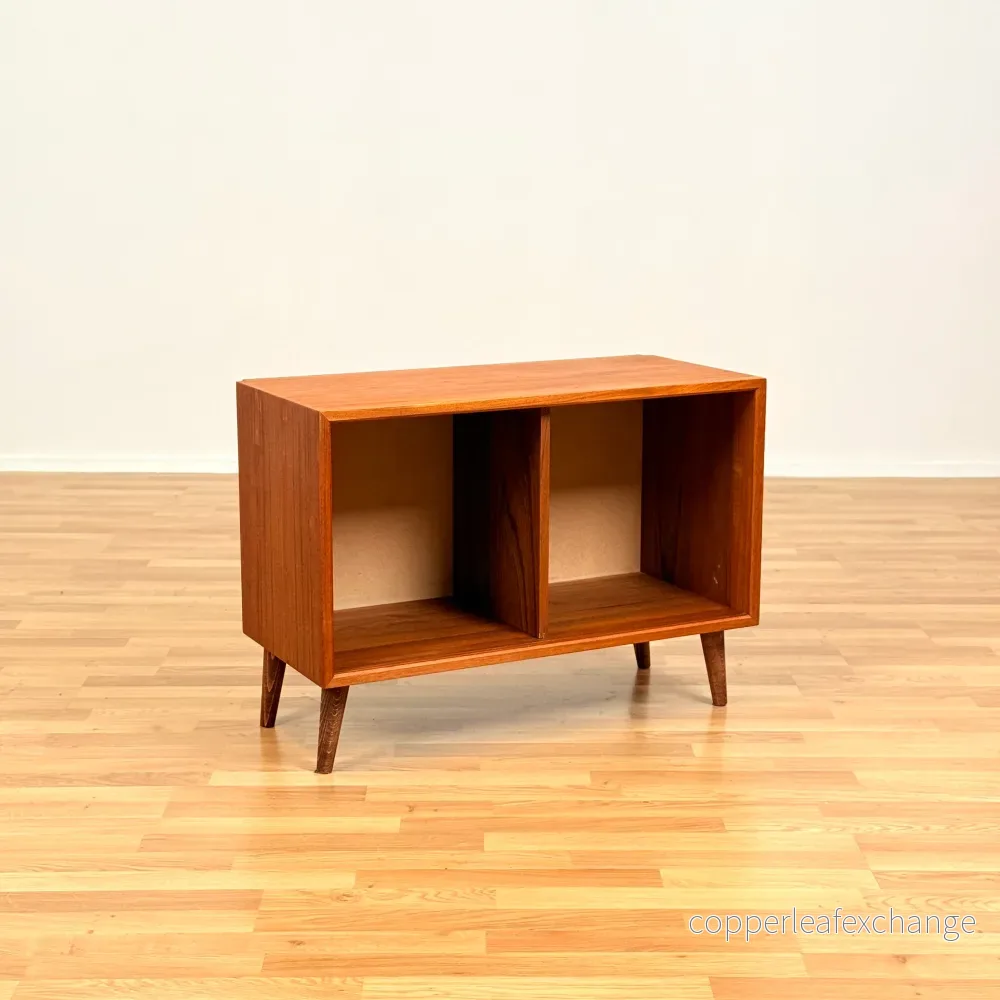 Liten bokhylla i teak Liten bokhylla i teak