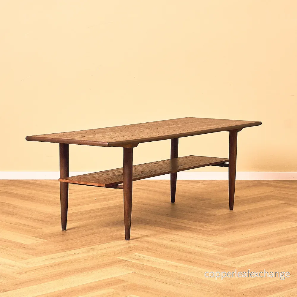Svenskt soffbord i teak och valnöt Svenskt soffbord i teak och valnöt