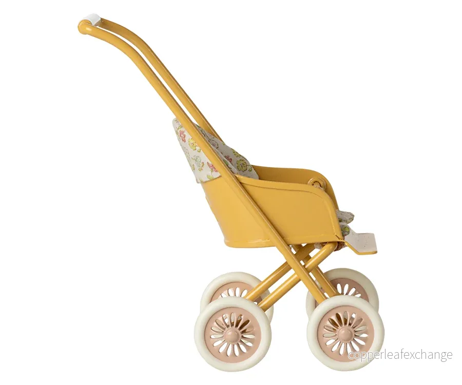 Maileg – Vagn micro, sulky för små kaniner, Babyvagn i gul / senapsgul - Bild 2