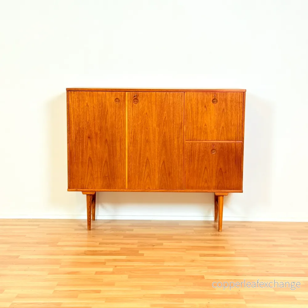 Svensk högskåp i teak Svensk högskåp i teak