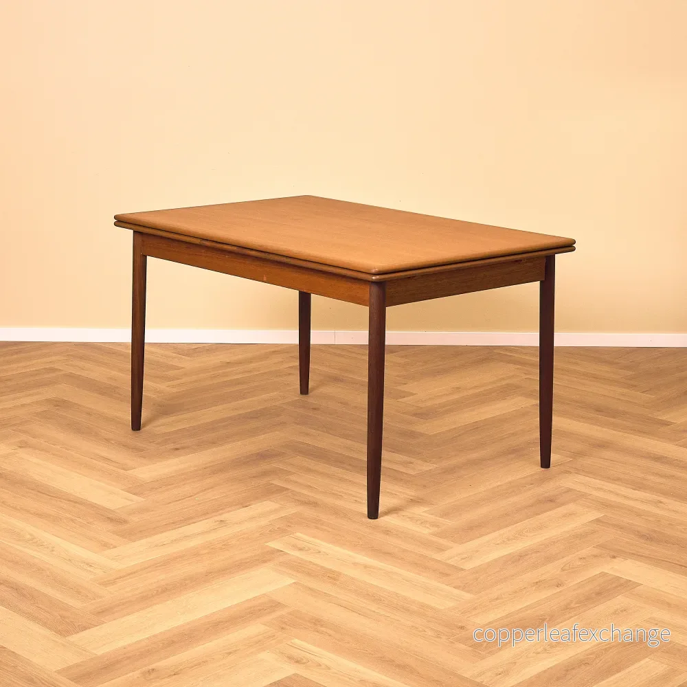 Danskt rektangulärt matbord i teak