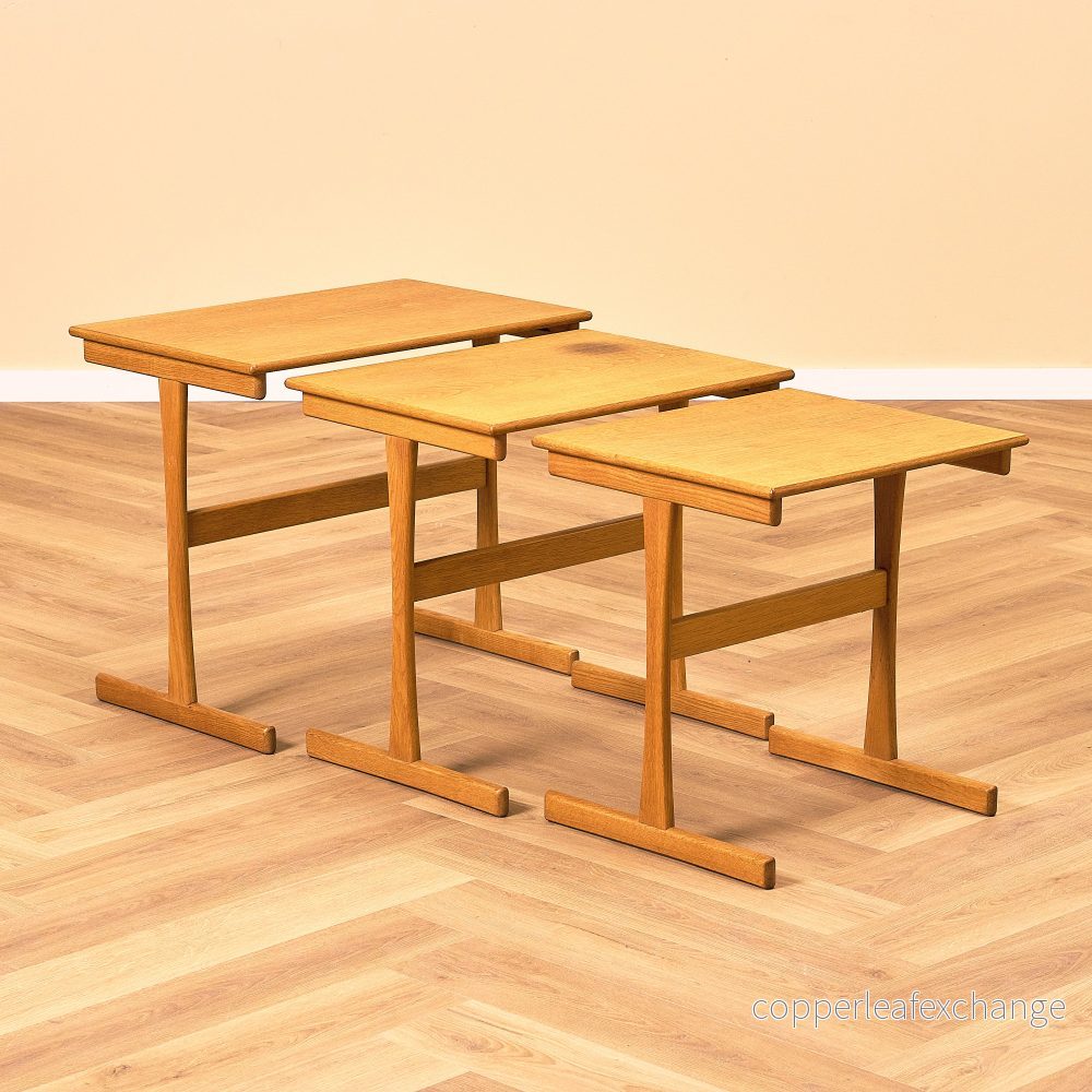 Danskt set med sidosbord i ek från Vildbjerg Möbelfabrik - Bild 3
