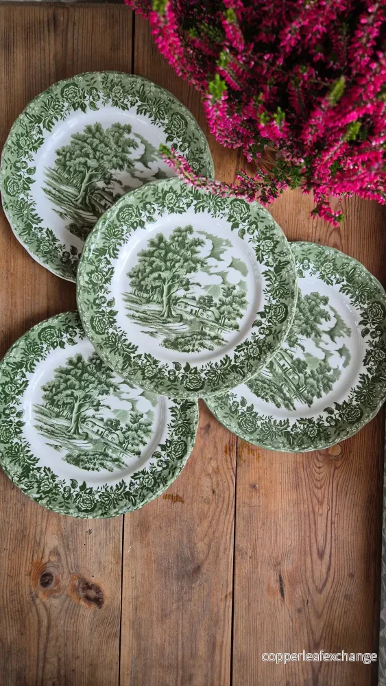 Gröna tallrikar – Staffordshire Country style