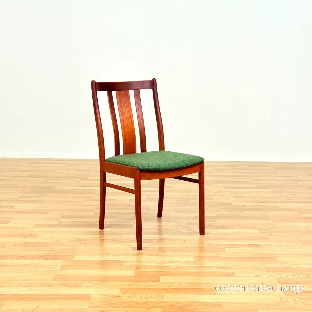 Svenskt set med 4 matstolar i teak - Bild 2