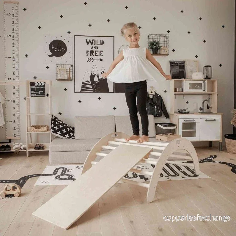 Montessori-klätterbåge med ramp – björk
