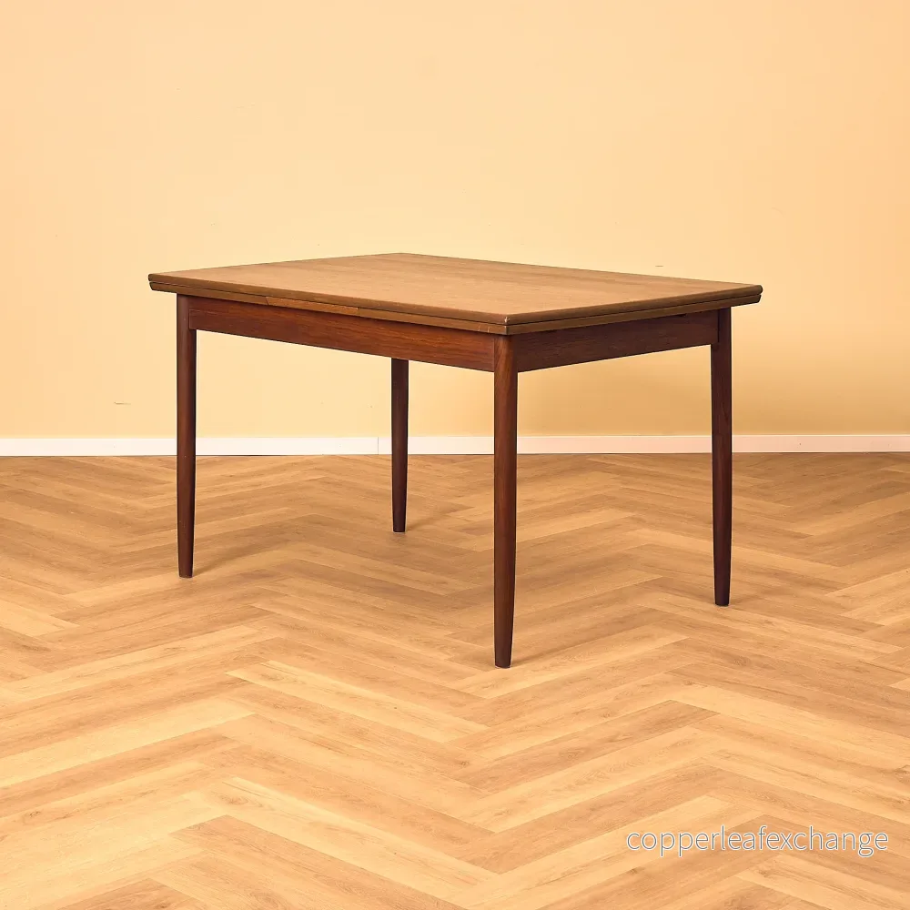 Danskt rektangulärt matbord i teak och valnöt