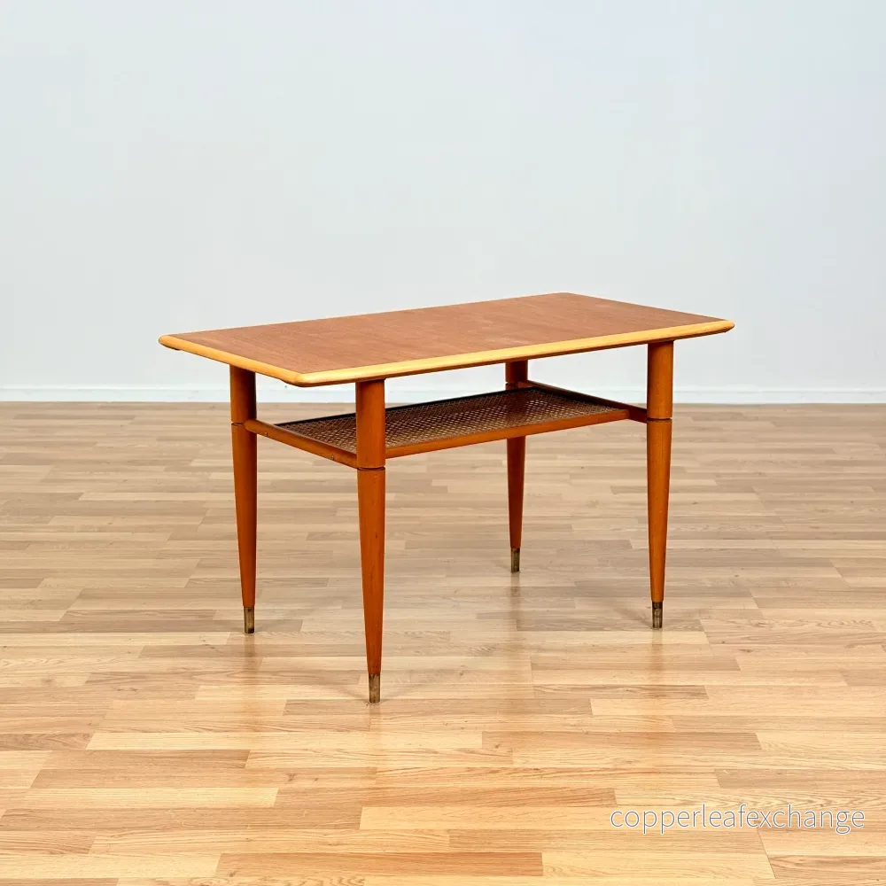Svenskt soffbord i teak och bok Svenskt soffbord i teak och bok