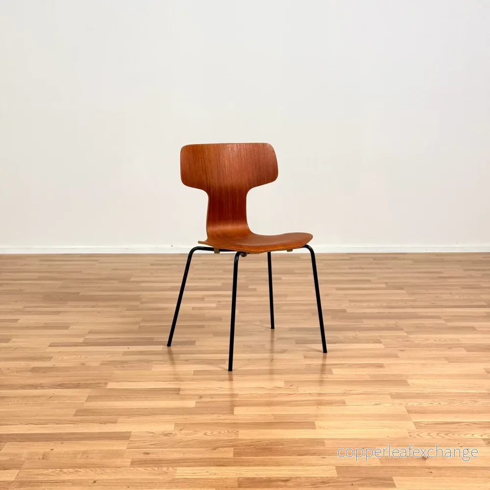 Dansk enkel matstol i teak av Fritz Hansen
